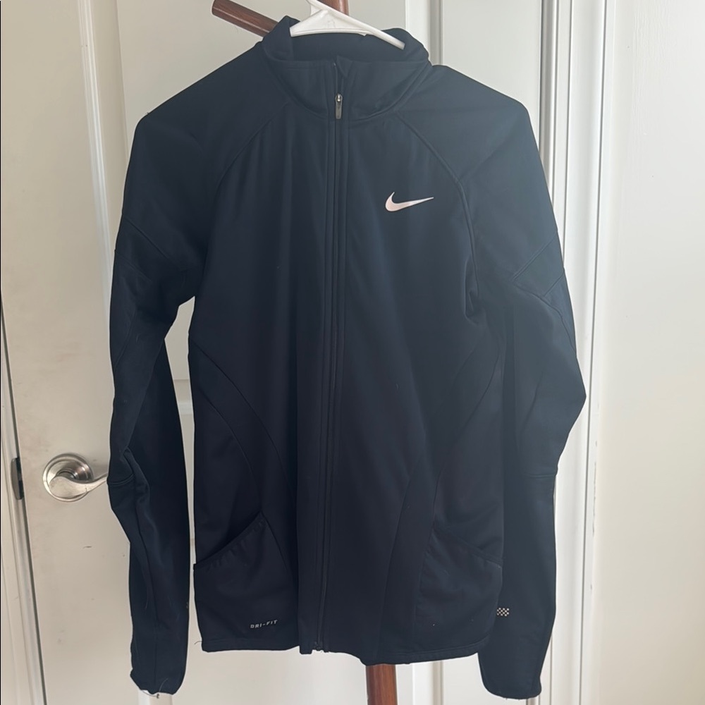 Nike Black Performance Jacket Sleek Athletic Style